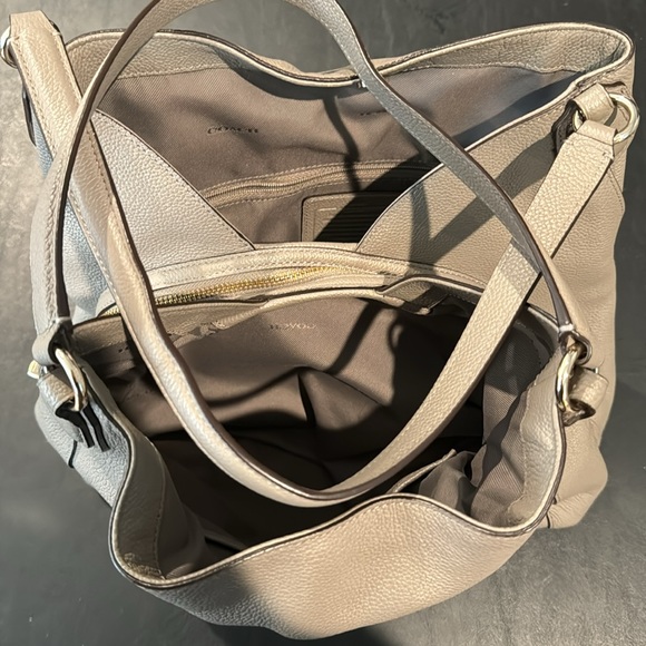 Coach Leather Hobo style bag. Excellent condition! - Picture 2 of 5